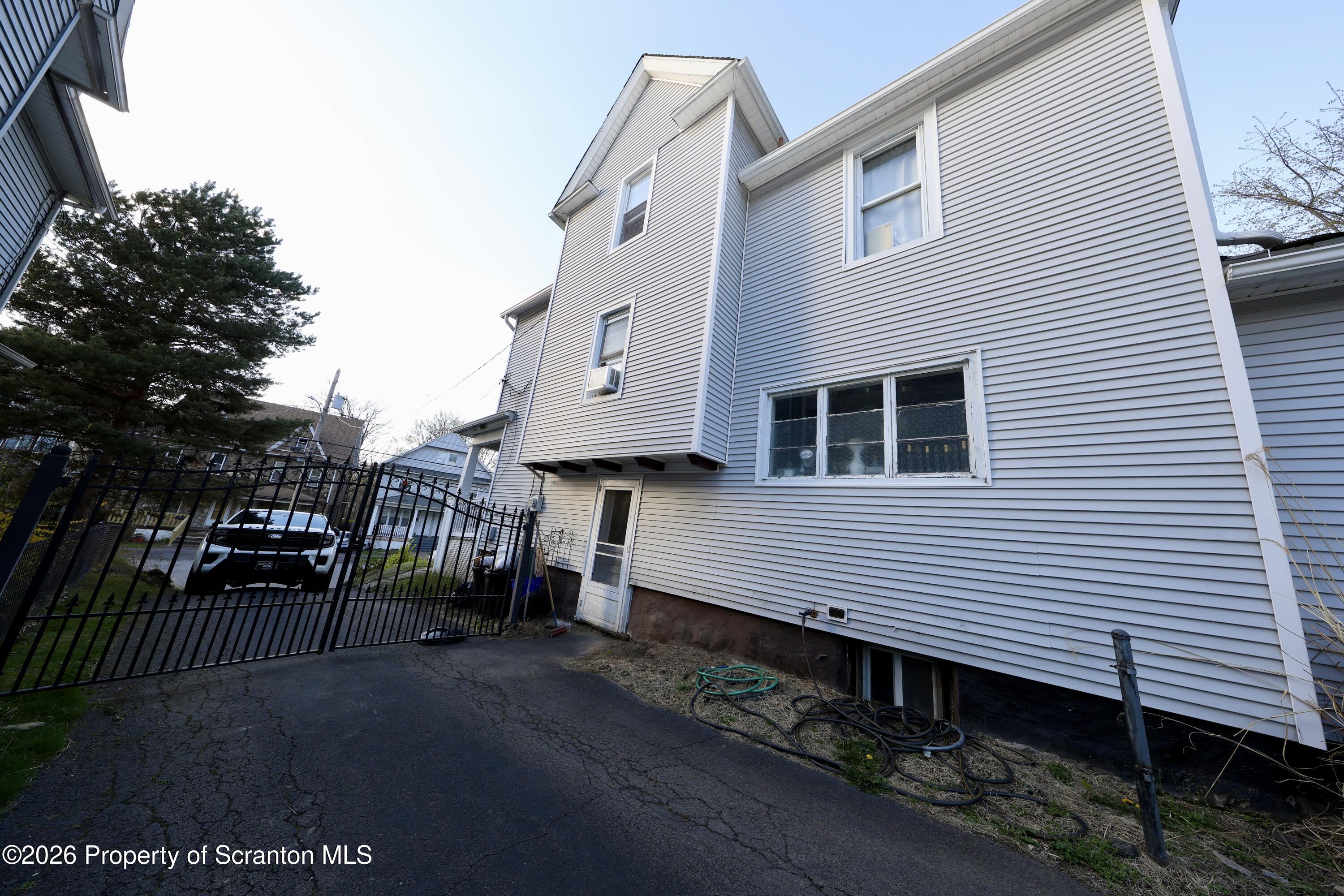 2220 Boulevard Avenue Scranton, PA 18509 - Photo 14 of 42 Side