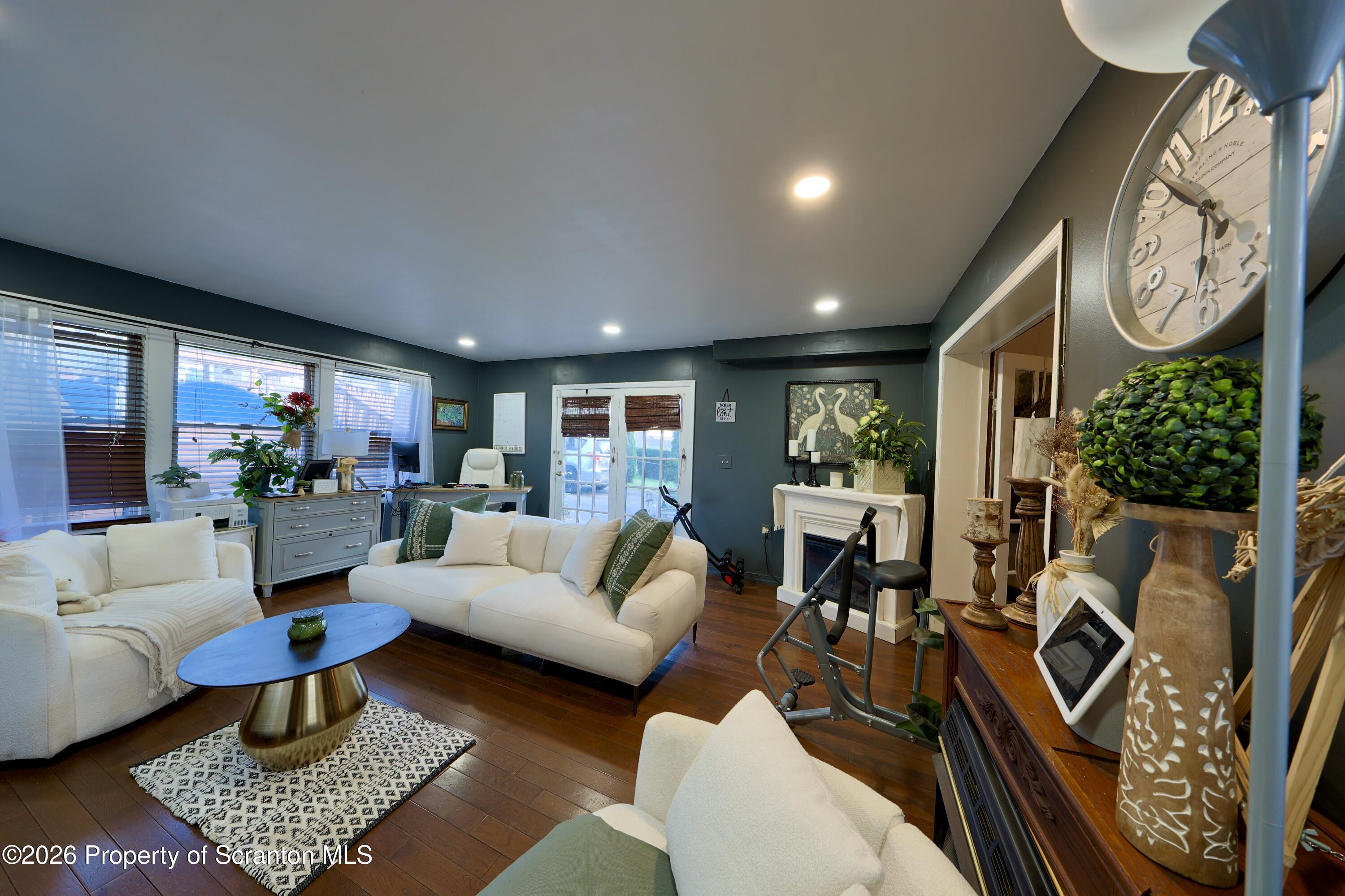 2220 Boulevard Avenue Scranton, PA 18509 - Photo 32 of 42 Family Room