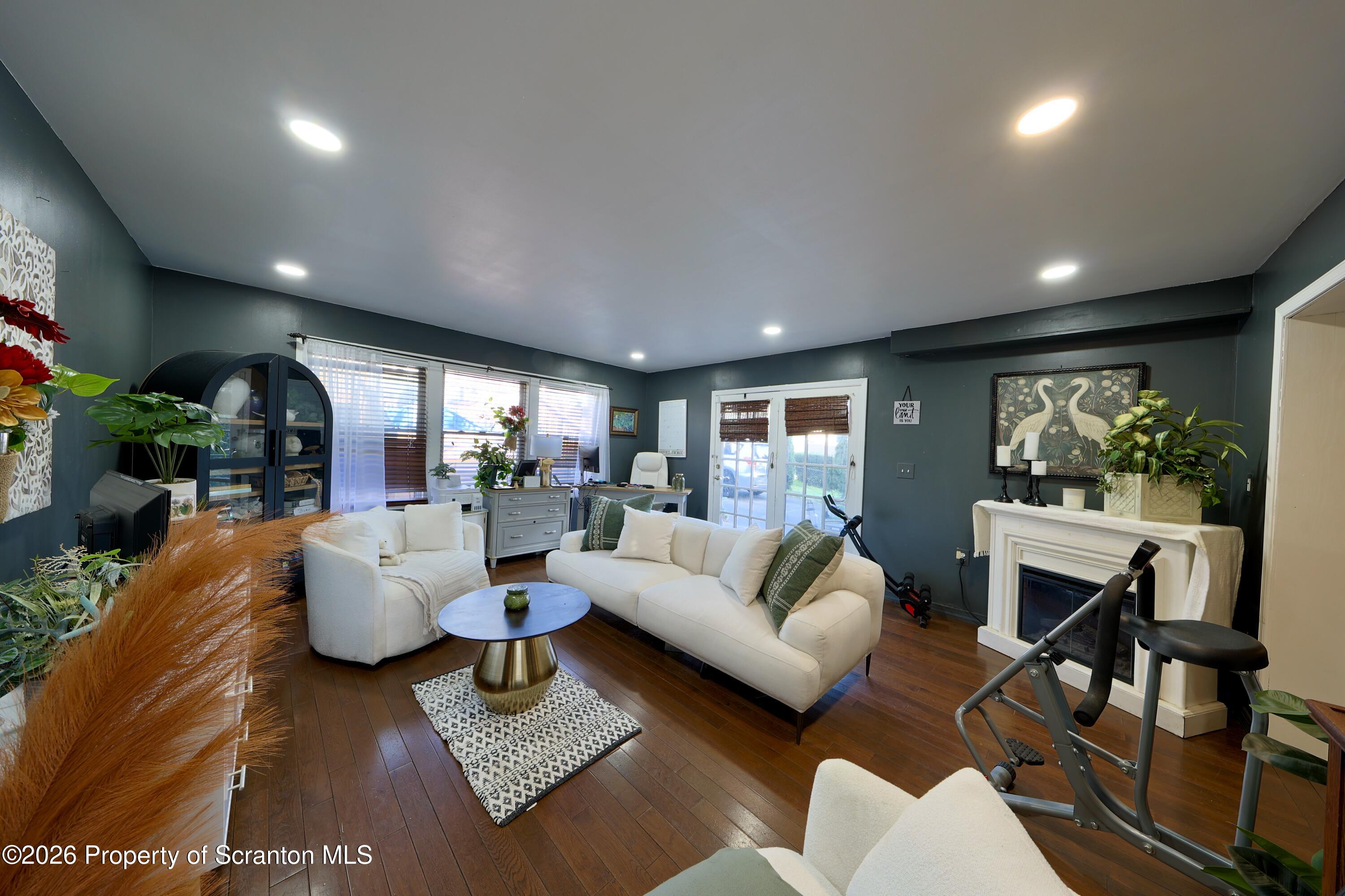 2220 Boulevard Avenue Scranton, PA 18509 - Photo 34 of 42 Family Room