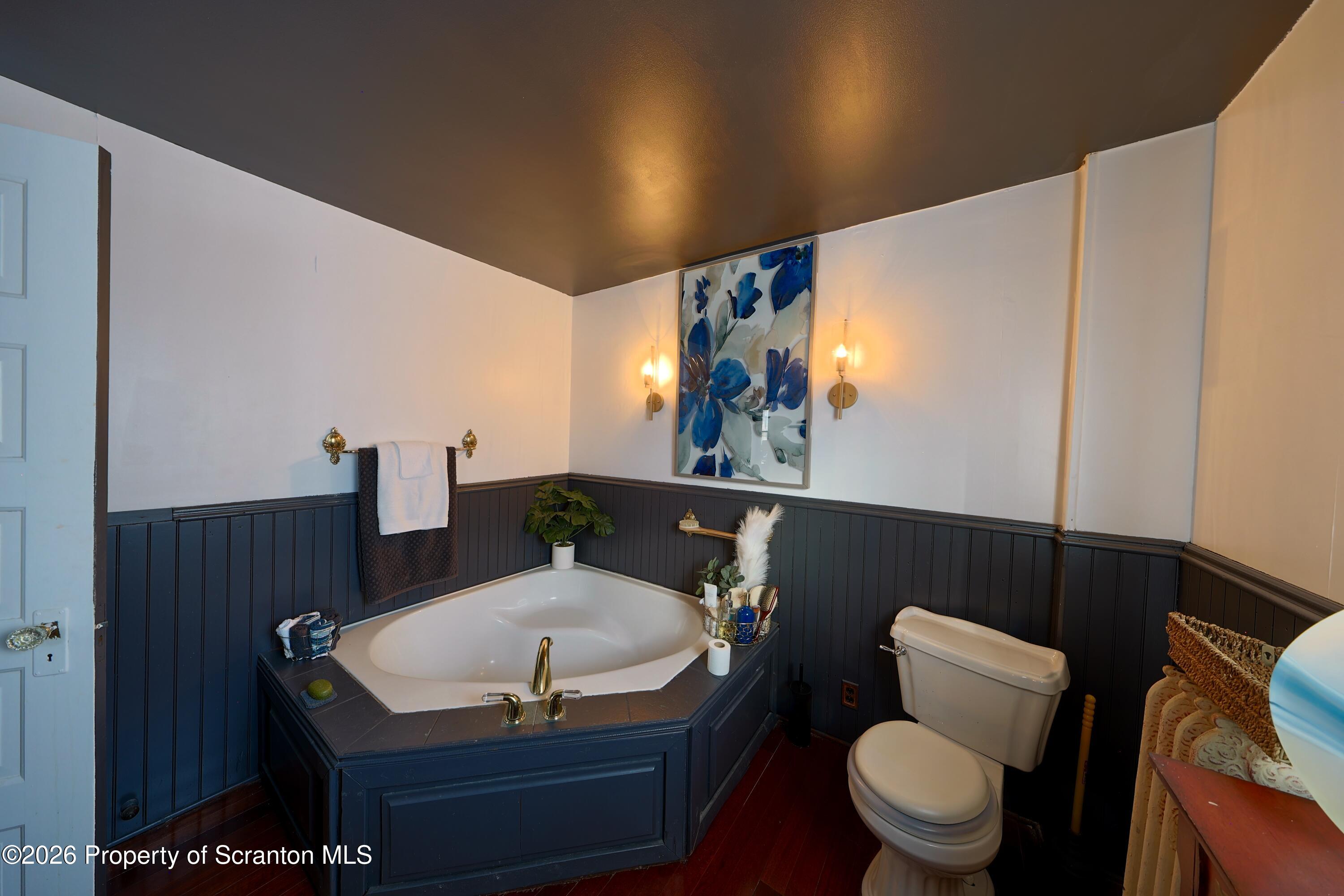 2220 Boulevard Avenue Scranton, PA 18509 - Photo 41 of 42 Full Bathroom