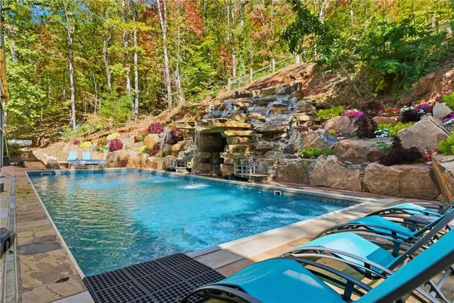 $3,500,000 | 2003 Bend Of The River Road, Hiawassee, GA 30546