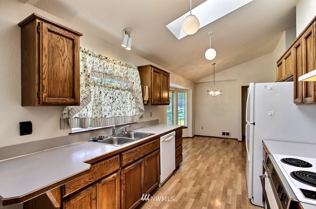 615 Rice Court Steilacoom, WA 98388 - Photo 8 of 15