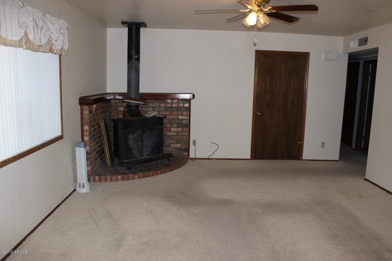 1020 North Boyd Road Apache Junction, AZ 85119 - Photo 4 of 10 Living room