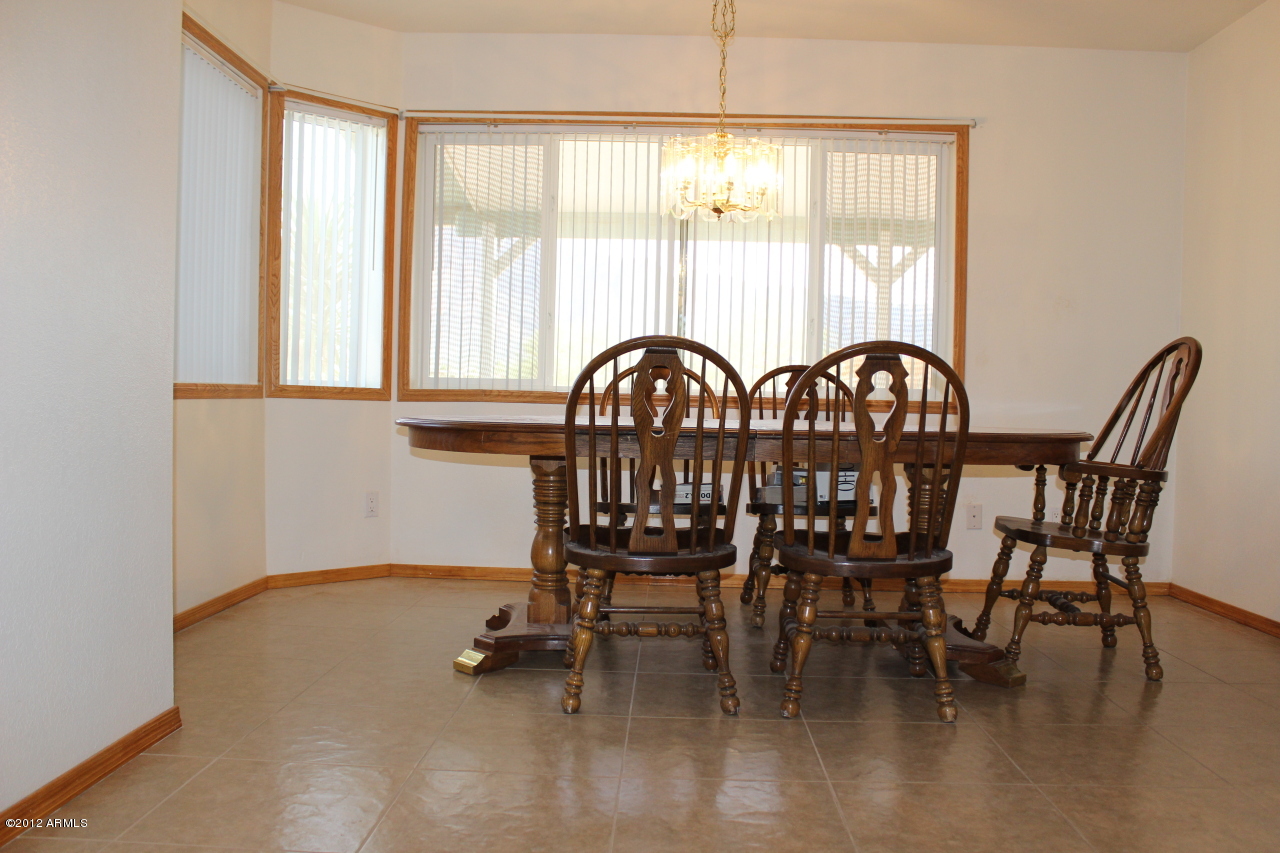 1020 North Boyd Road Apache Junction, AZ 85119 - Photo 7 of 10 Dining room