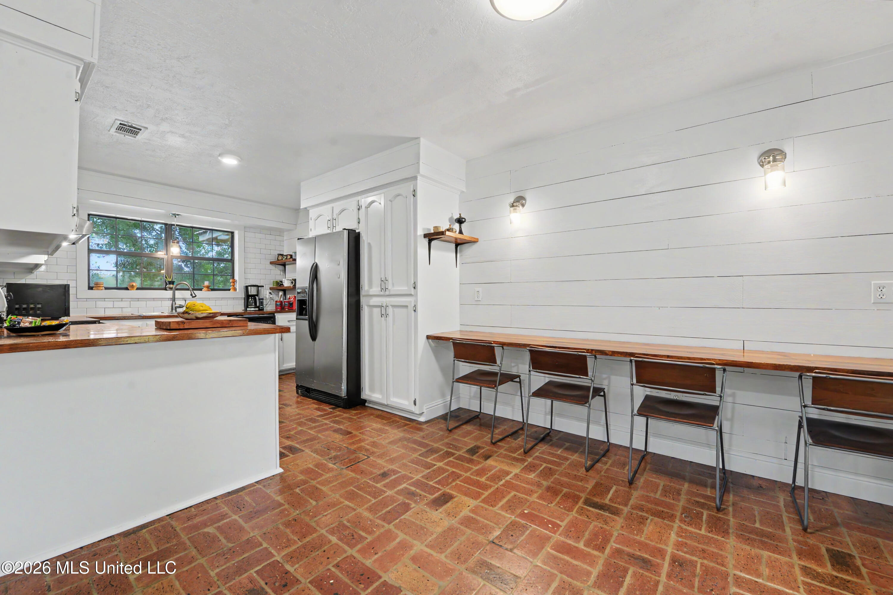 7321 Caraway Road Moss Point, MS 39562 - Photo 9 of 27 dining