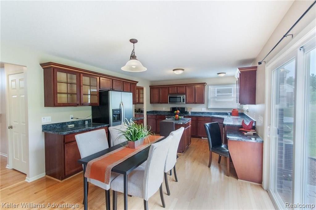 16405 Ridgewood Court Northville, MI 48168 - Photo 12 of 41