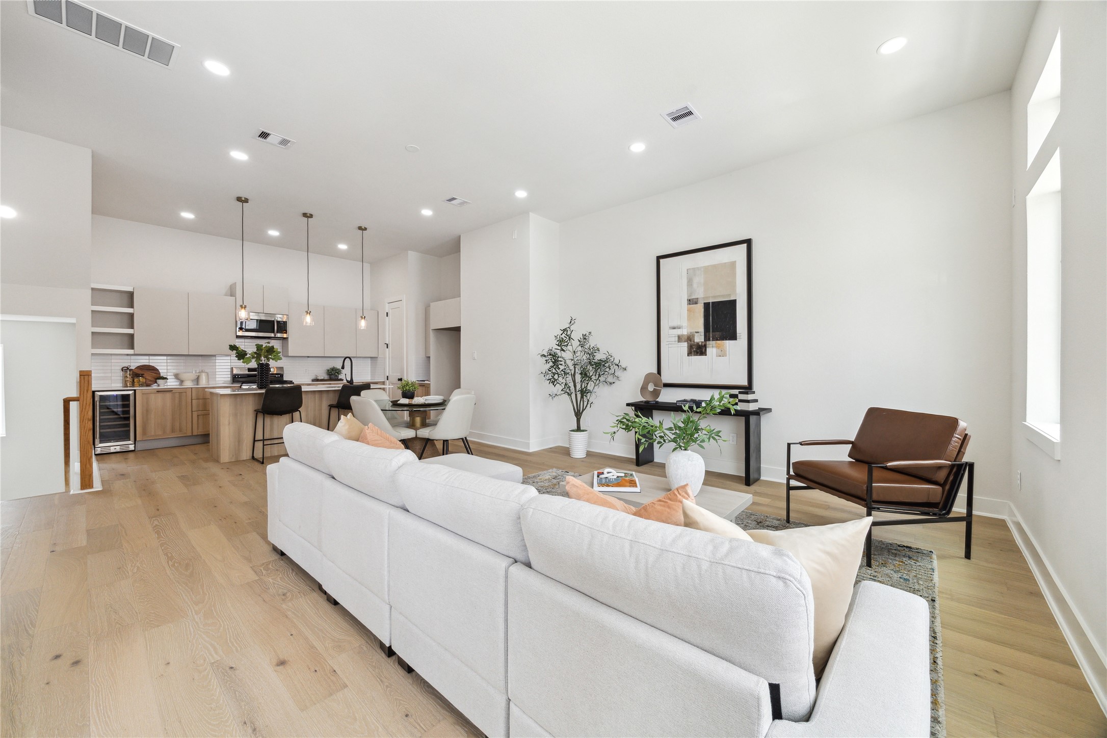 3911 Tulane Street, Unit C Houston, TX 77018 - Photo 11 of 38 a living room with furniture and kitchen view