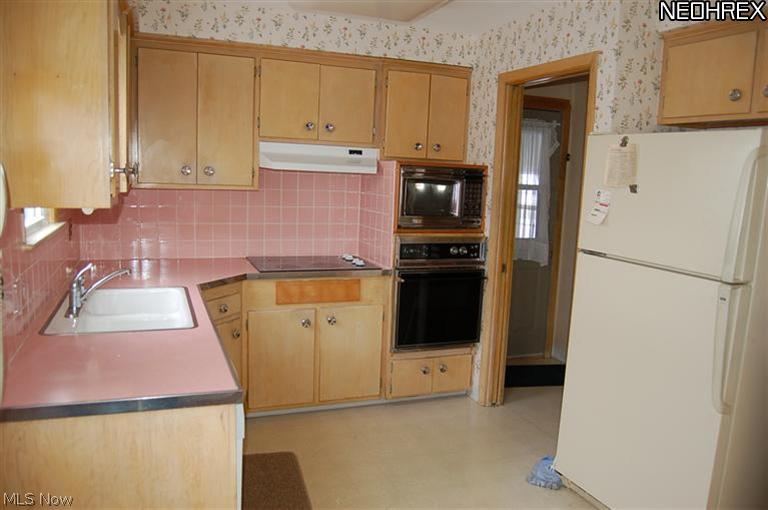 4832 Fairlawn Road Cleveland, OH 44124 - Photo 9 of 20