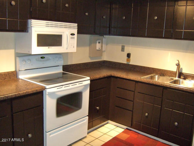 4201 East Camelback Road, Unit 101 Phoenix, AZ 85018 - Photo 5 of 11 05 Camelback Kitchen