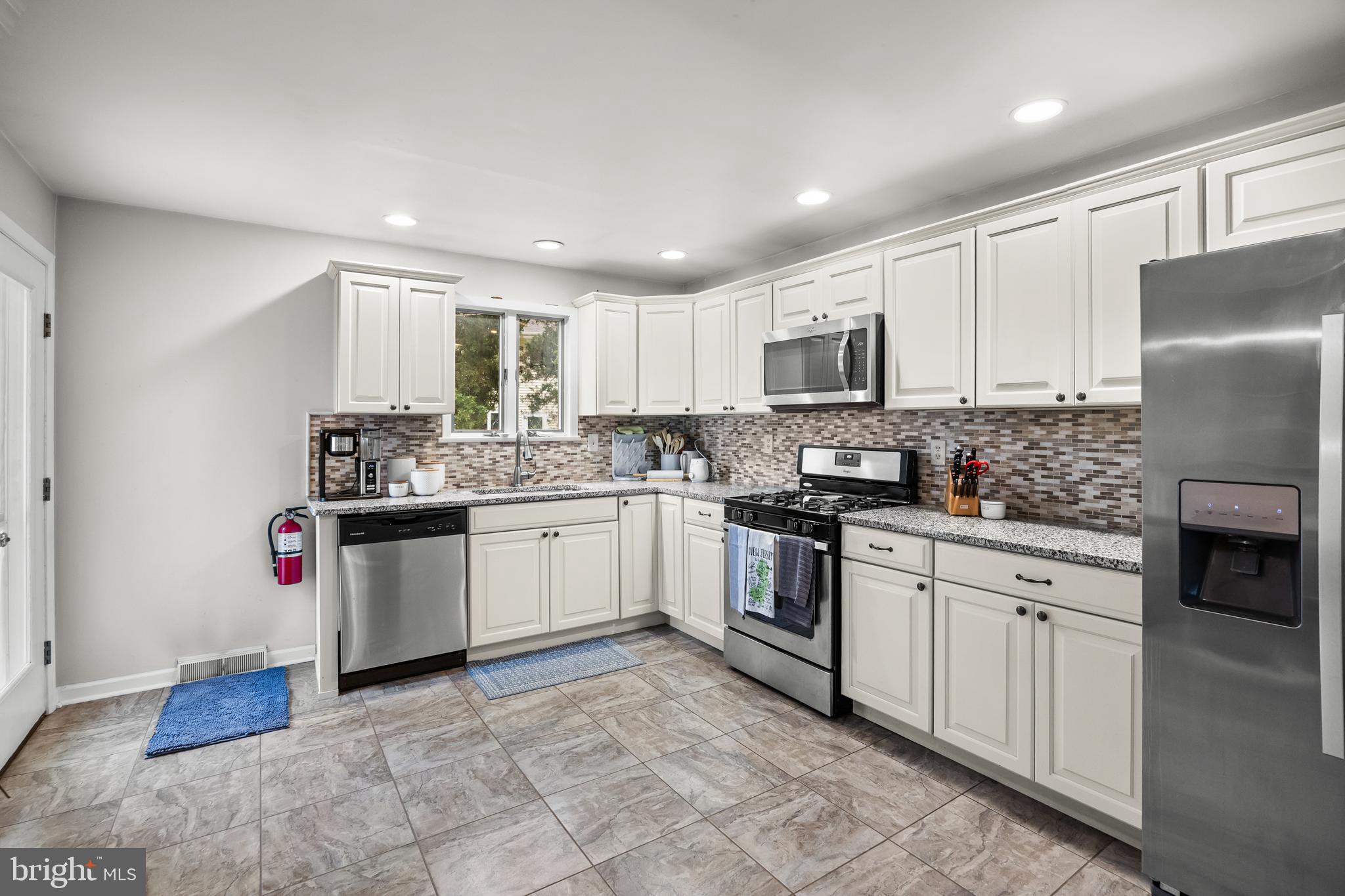 9 Barnett Road Lawrenceville, NJ 08648 - Photo 10 of 25 Gallery Image 10