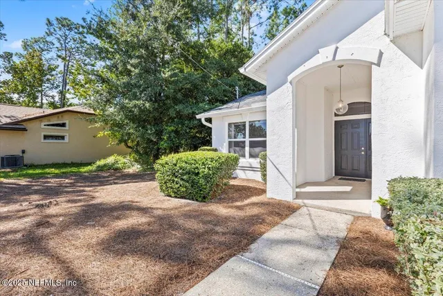 a view of a back yard of the house