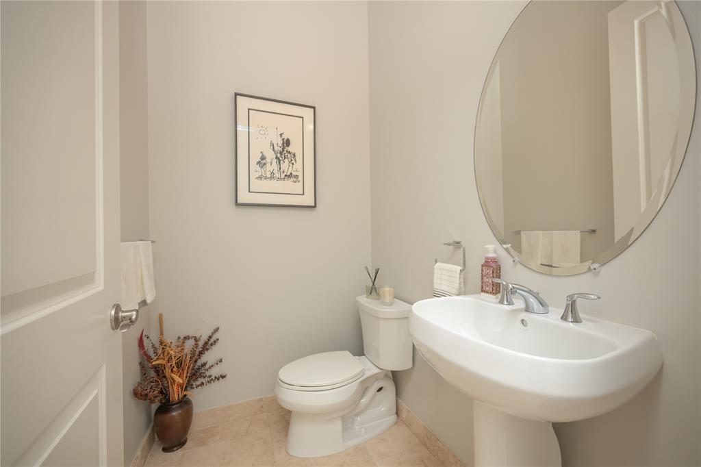 6359 Bellamalfi Street Boca Raton, FL 33496 - Photo 27 of 86 Powder room