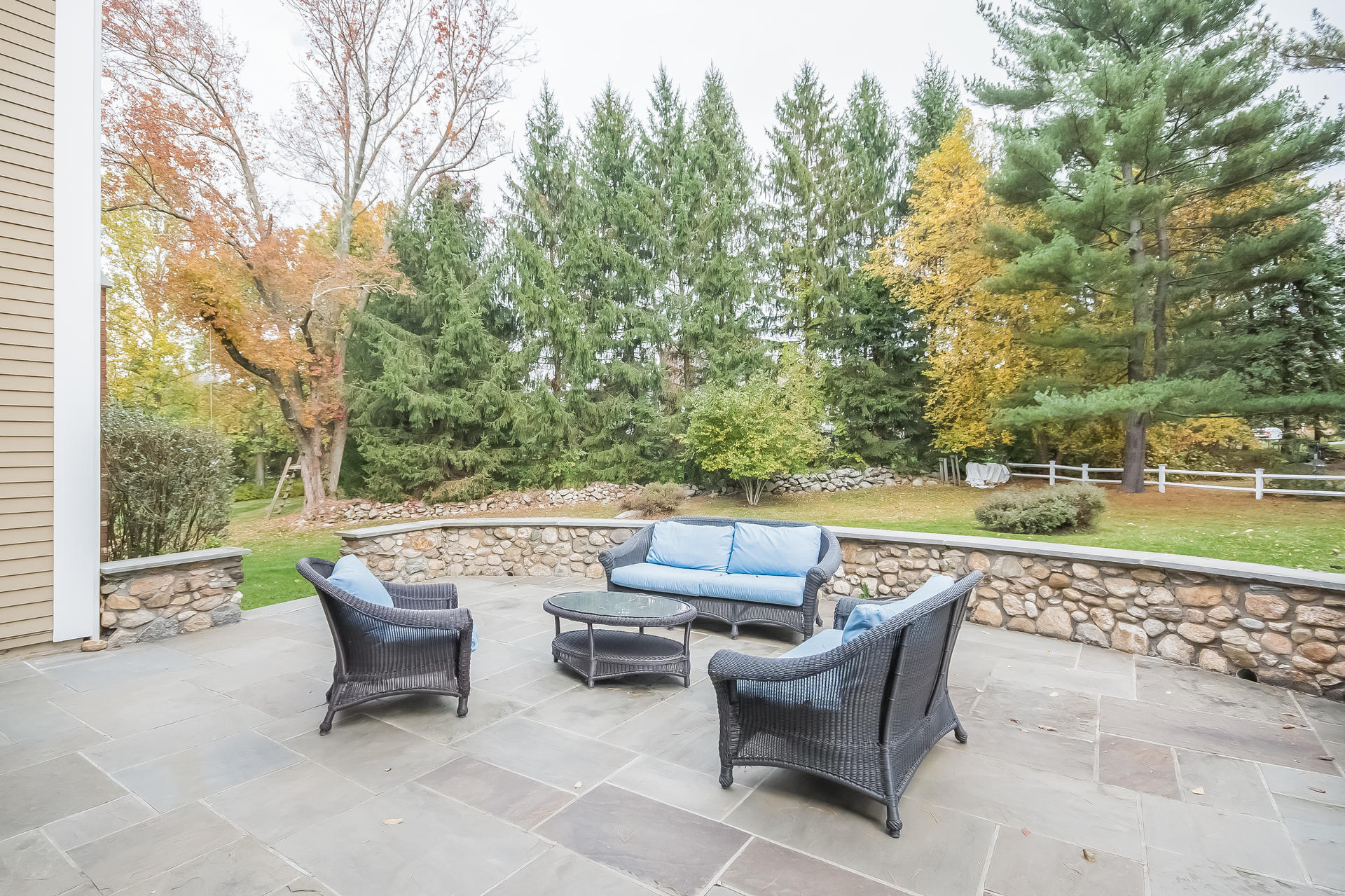 63 Old Studio Road New Canaan, CT 06840 - Photo 4 of 32 006-3363482-medium