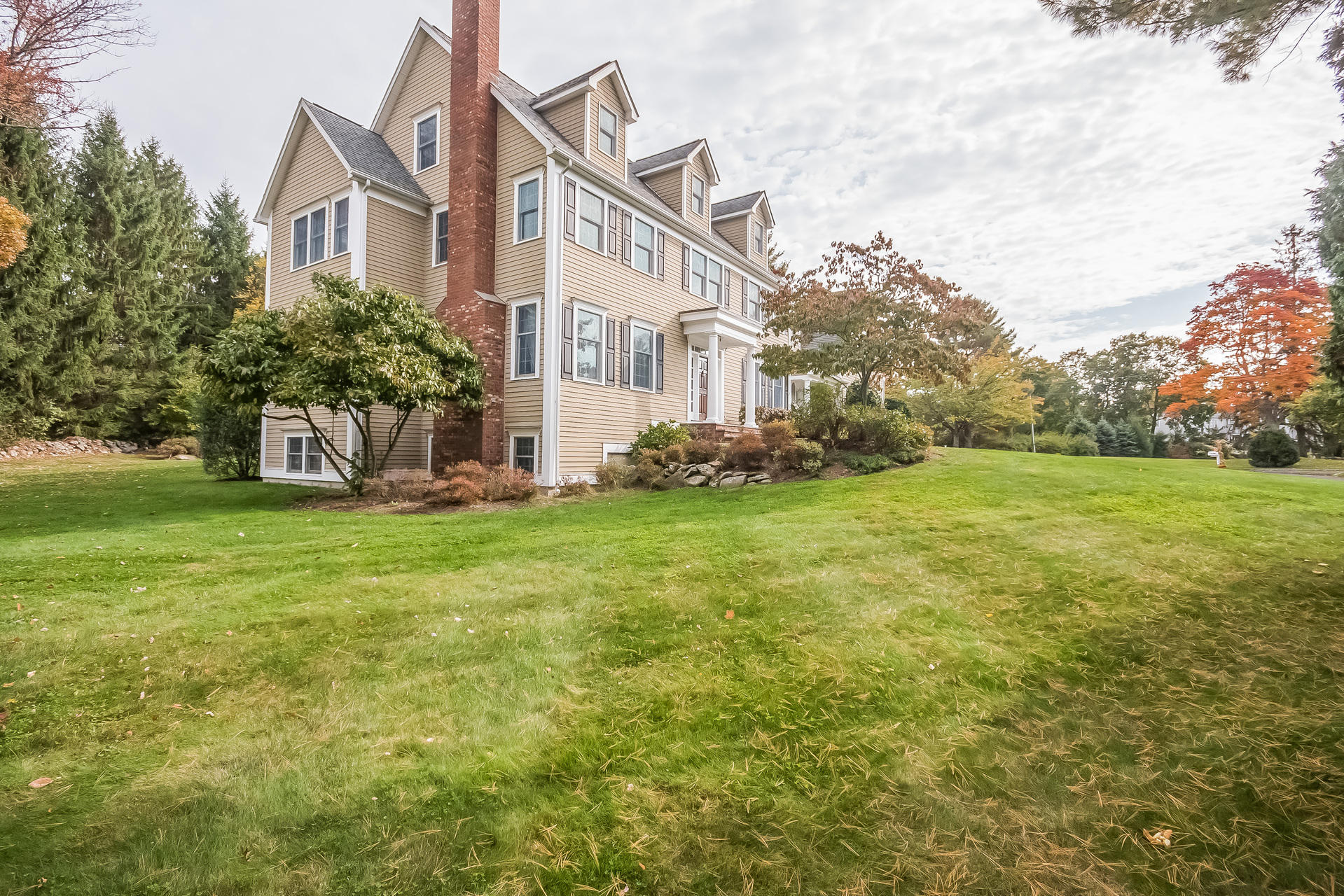 63 Old Studio Road New Canaan, CT 06840 - Photo 8 of 32 010-3363488-medium