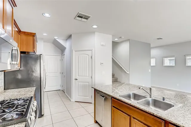 $2,050 | 6828 Majestic Palm Drive, Las Vegas, NV 89122