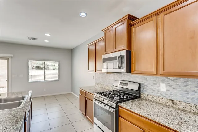 $2,050 | 6828 Majestic Palm Drive, Las Vegas, NV 89122