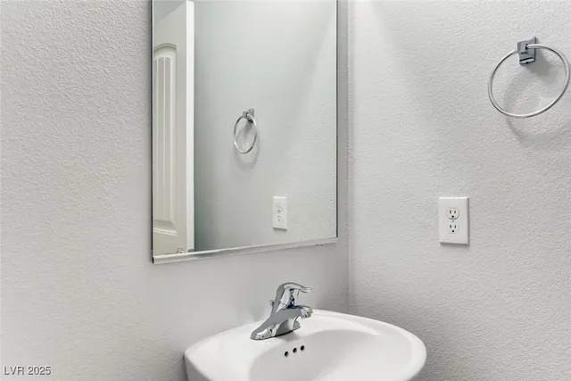 $2,050 | 6828 Majestic Palm Drive, Las Vegas, NV 89122