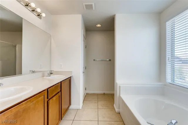 $2,050 | 6828 Majestic Palm Drive, Las Vegas, NV 89122