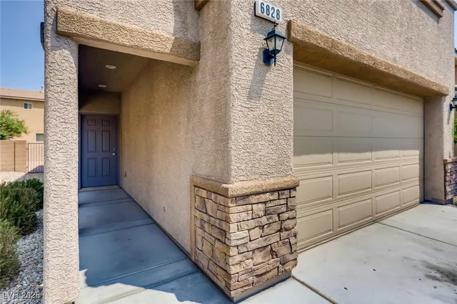 $2,050 | 6828 Majestic Palm Drive, Las Vegas, NV 89122
