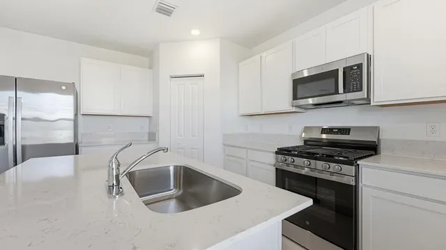 $2,700 | 10761 Northwest Everbreeze Dr Port, Port St. Lucie, FL 34987