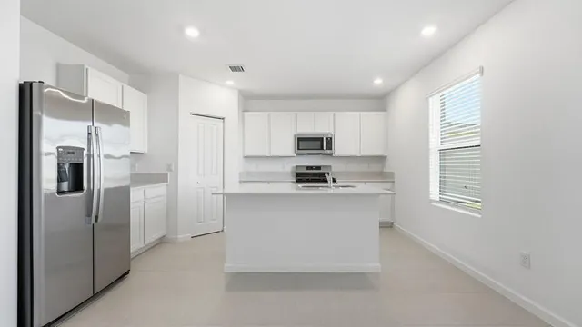 $2,700 | 10761 Northwest Everbreeze Dr Port, Port St. Lucie, FL 34987