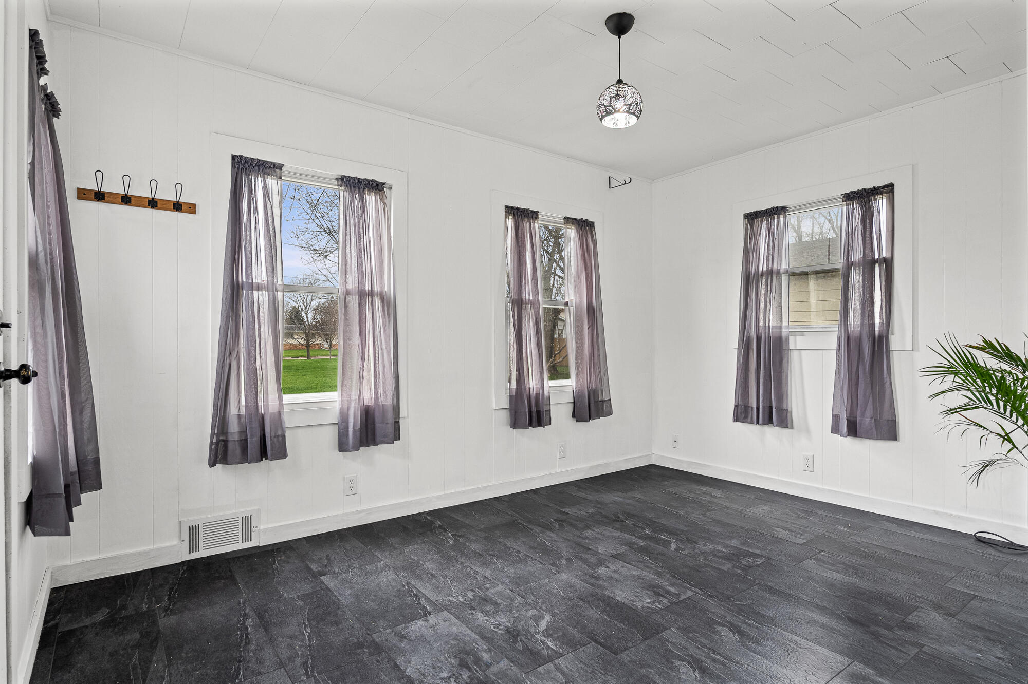 708 Kent Street Sparta, WI 54656 - Photo 15 of 21 4 Season Room