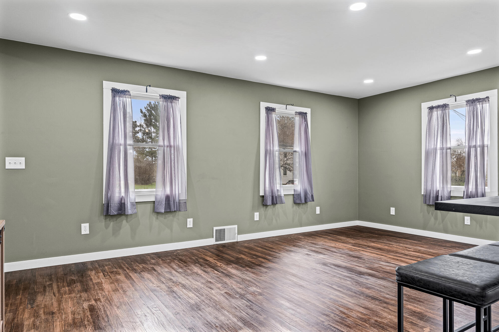 708 Kent Street Sparta, WI 54656 - Photo 8 of 21 Living Room