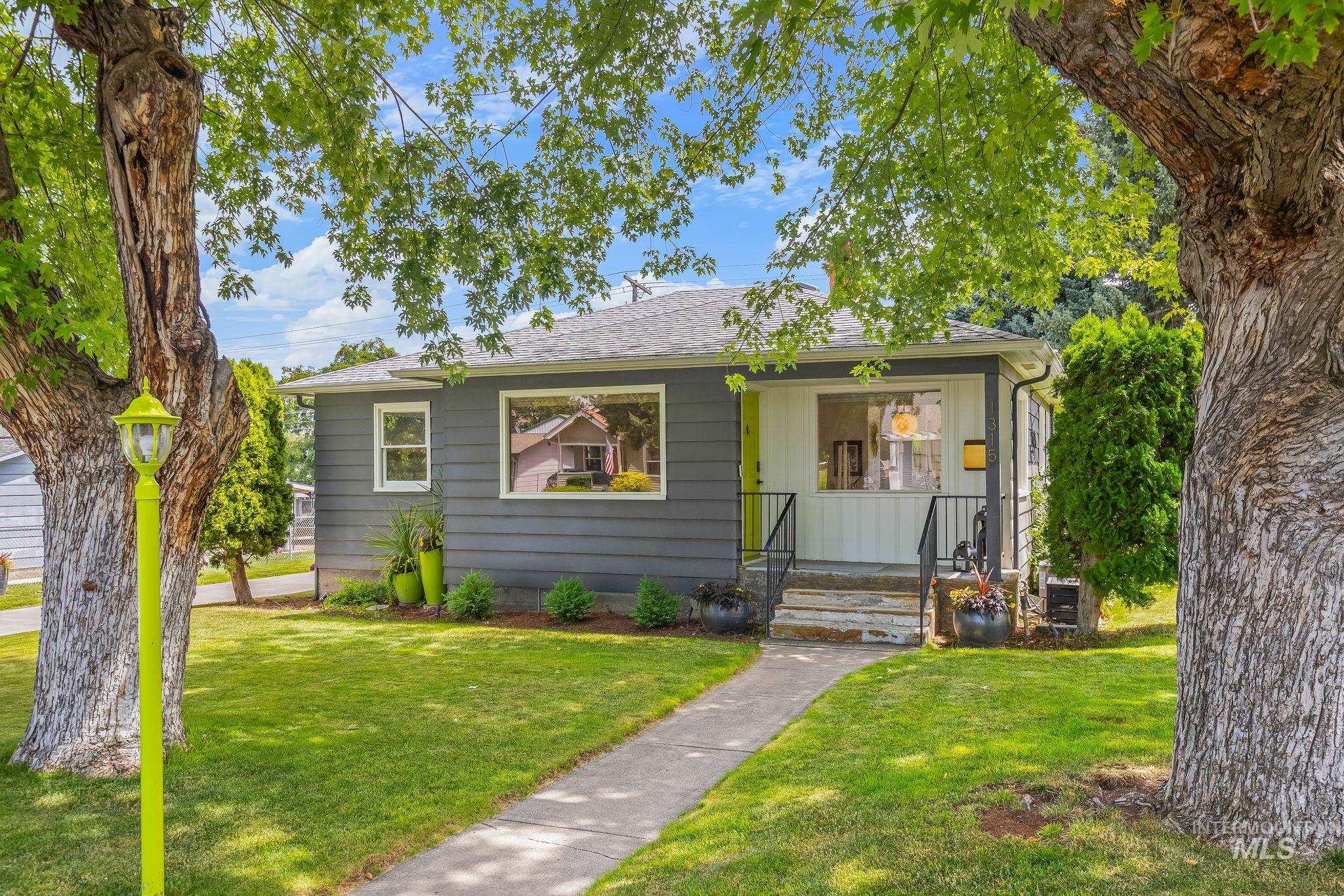 1315 8th Street Clarkston, WA 99403 - Photo 1 of 37 Charming single-story residence with a gray horizontal siding exterior and white trim accents