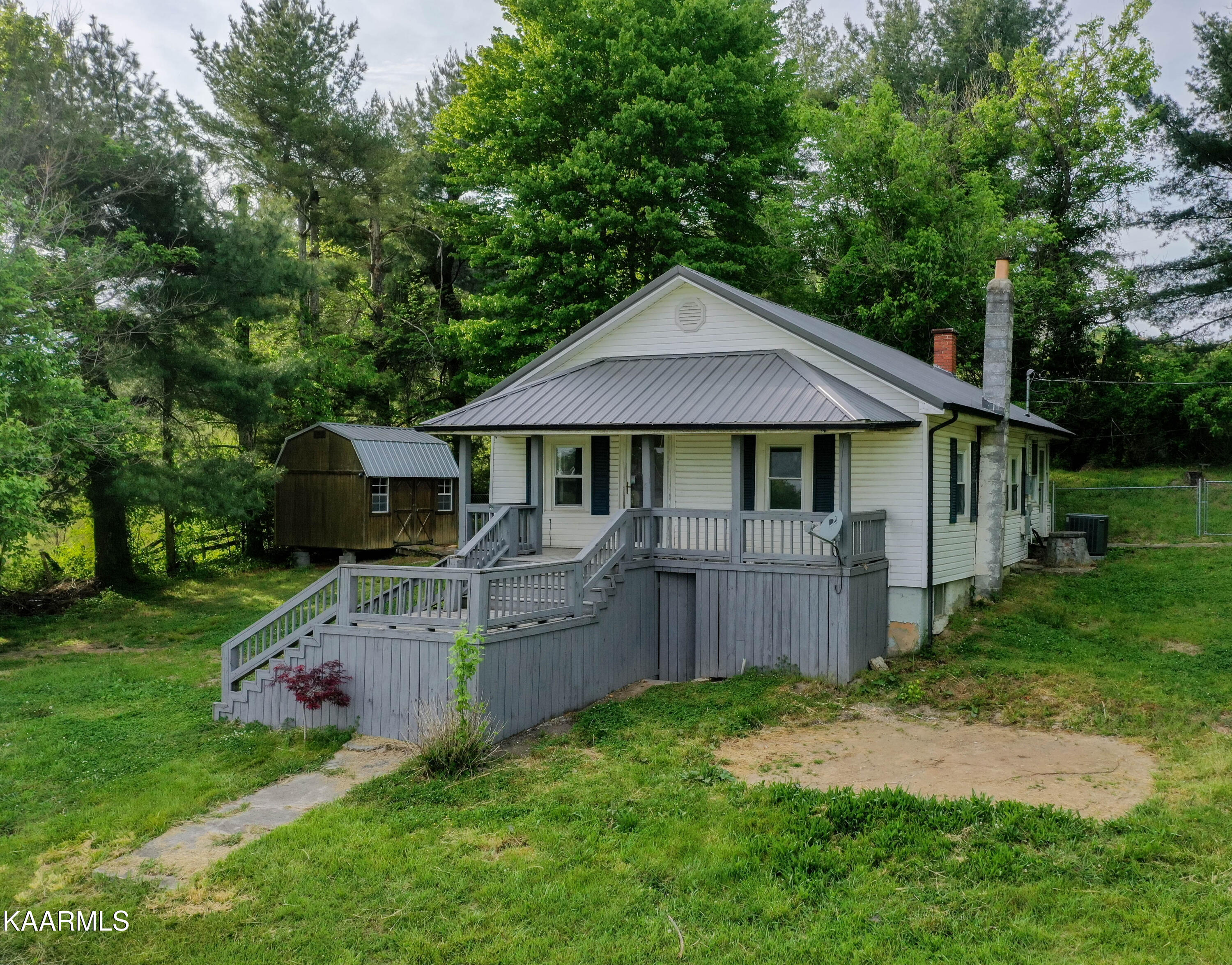 145 Robby Lane Harrogate, TN 37752 - Photo 3 of 17 DJI_0572-2
