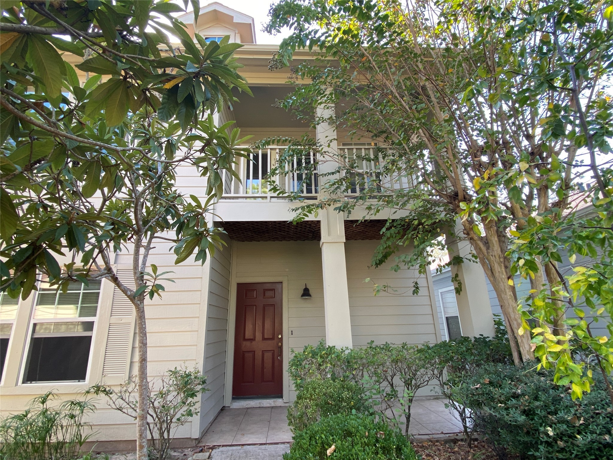5843 Sonoma Ridge Missouri City, TX 77459 - Photo 2 of 20 a front view of a house with a garden