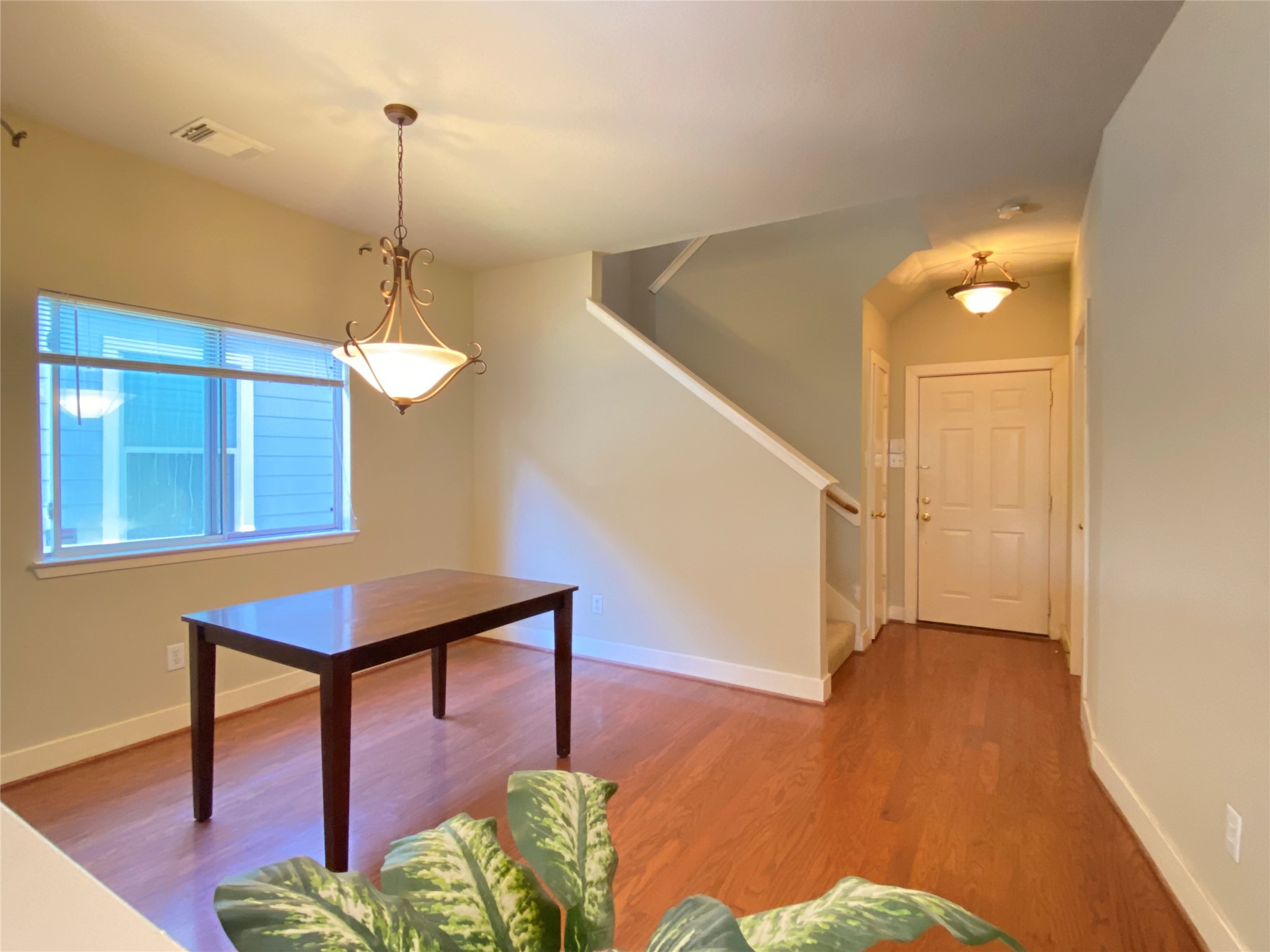 5843 Sonoma Ridge Missouri City, TX 77459 - Photo 4 of 20 a view of a livingroom with furniture wooden floor and a chandelier