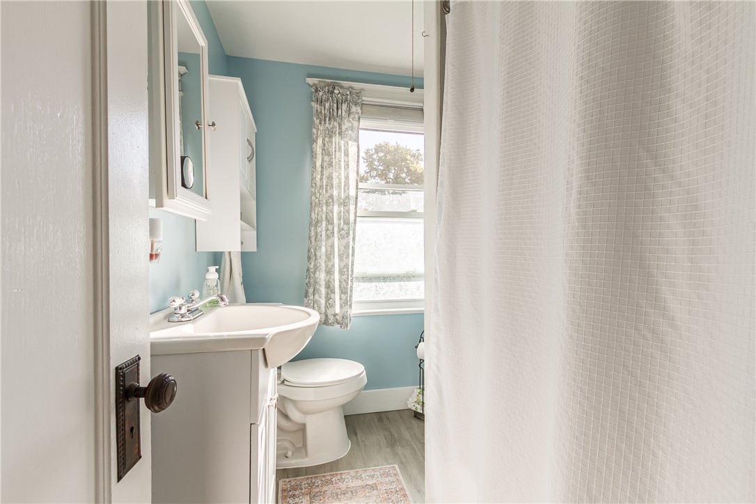 175 Curlew Street Rochester, NY 14613 - Photo 25 of 35 BRIGHT UPDATED BATHROOM