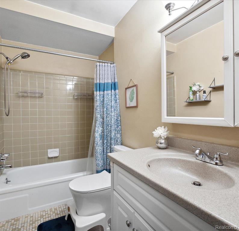 44117 Hanford Road Canton, MI 48187 - Photo 27 of 42