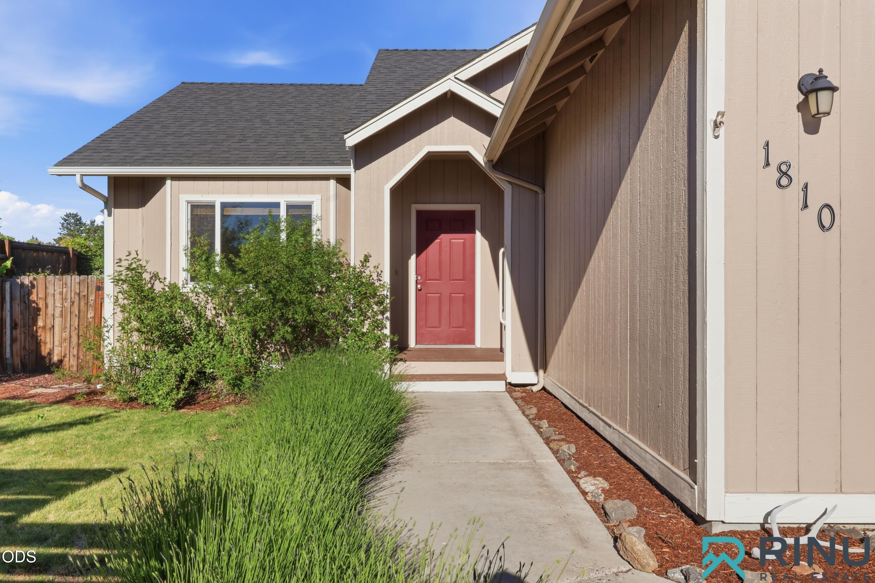 1810 Southwest 27th Street Redmond, OR 97756 - Photo 4 of 53
