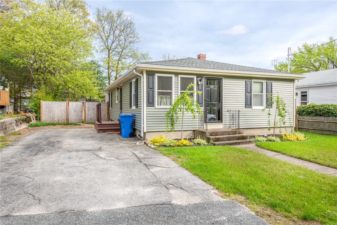 22 Roland Street Cumberland, RI 02864 - Photo 3 of 17 Gallery Image 3