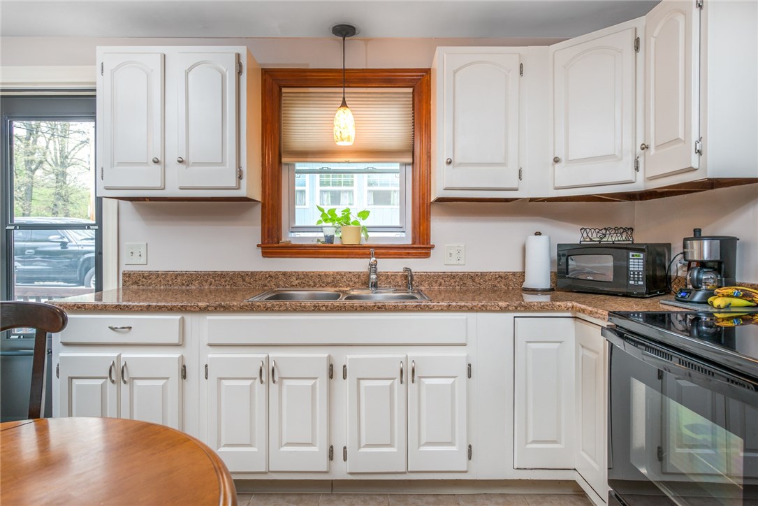 22 Roland Street Cumberland, RI 02864 - Photo 5 of 17 Gallery Image 5