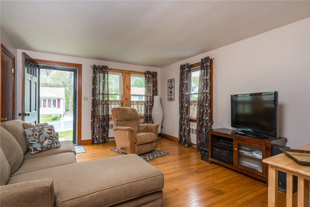 22 Roland Street Cumberland, RI 02864 - Photo 8 of 17 Gallery Image 8