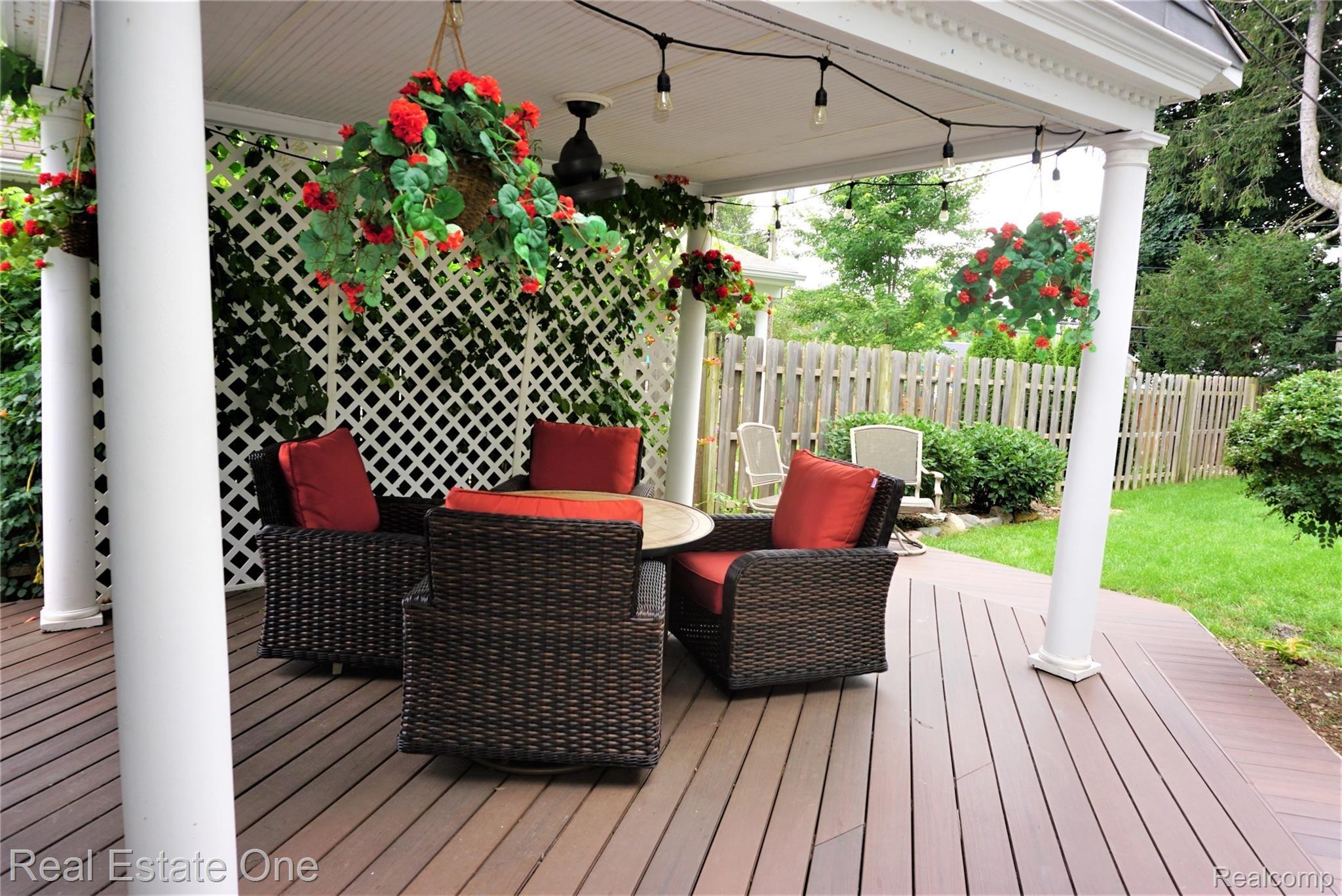 129 Ferndale Avenue Rochester, MI 48307 - Photo 3 of 32 DSC02736 (2).JPG