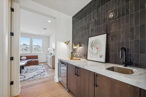 $1,484,000 | 107 East 24th Street, Houston, TX 77008