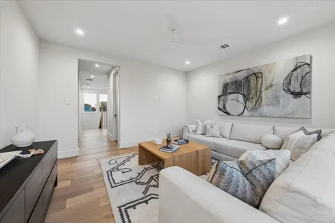 $1,450,000 | 107 East 24th Street, Houston, TX 77008