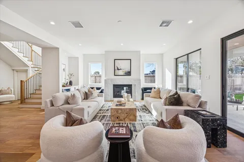 $1,484,000 | 107 East 24th Street, Houston, TX 77008