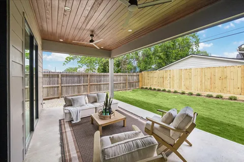 $1,450,000 | 107 East 24th Street, Houston, TX 77008