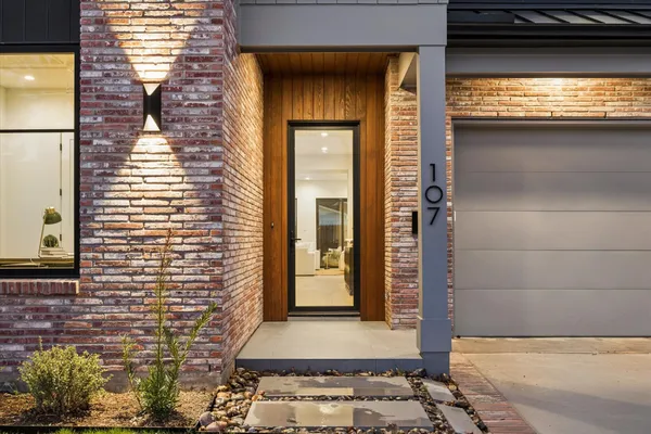 $1,450,000 | 107 East 24th Street, Houston, TX 77008