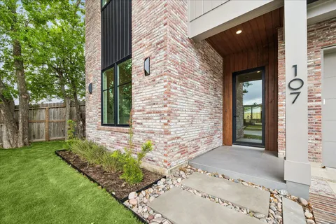 $1,450,000 | 107 East 24th Street, Houston, TX 77008