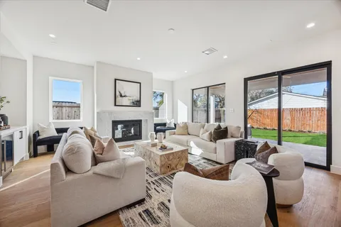 $1,484,000 | 107 East 24th Street, Houston, TX 77008