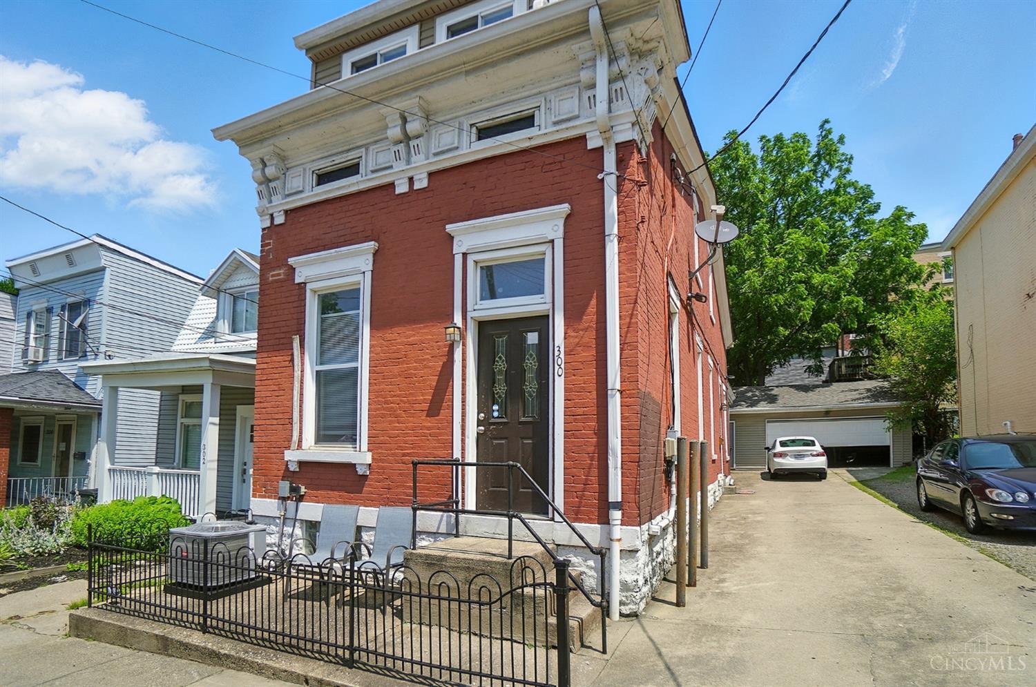 300 Emming Street Cincinnati, OH 45219 - Photo 1 of 32