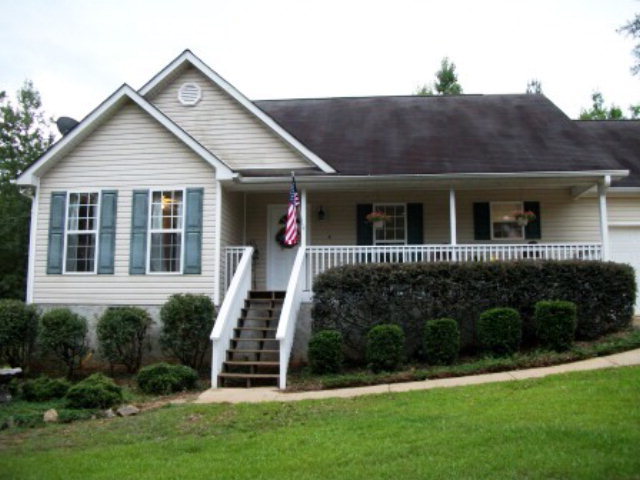 a view of a house with a yard and plants