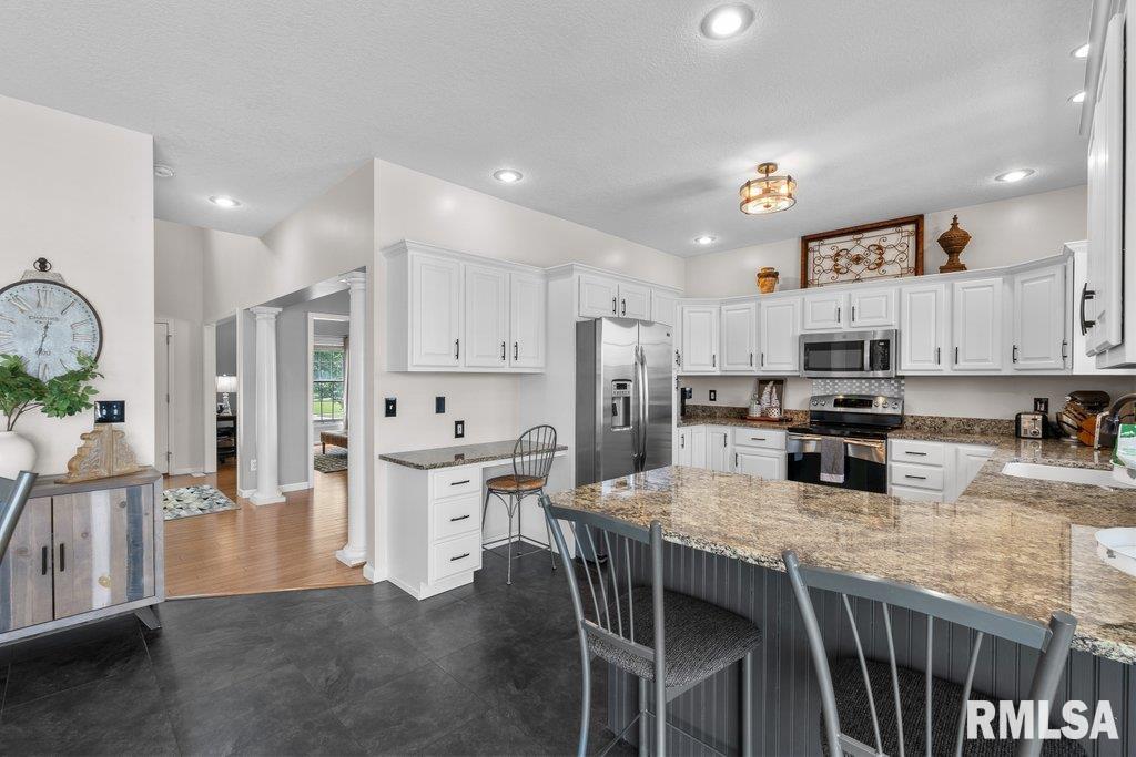 2086 Ashford Road Bettendorf, IA 52722 - Photo 19 of 55 Gallery Image 19