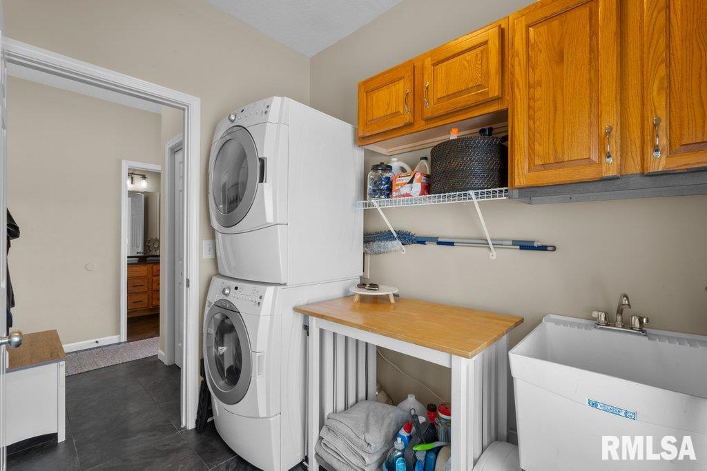 2086 Ashford Road Bettendorf, IA 52722 - Photo 30 of 55 Gallery Image 30
