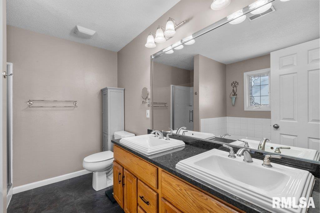 2086 Ashford Road Bettendorf, IA 52722 - Photo 37 of 55 Gallery Image 37